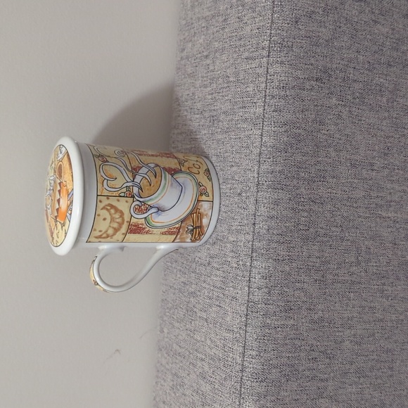 Gryphon Ware china mug with lid. Logo says coffee time. EUC. 4 inches high. - Picture 3 of 6